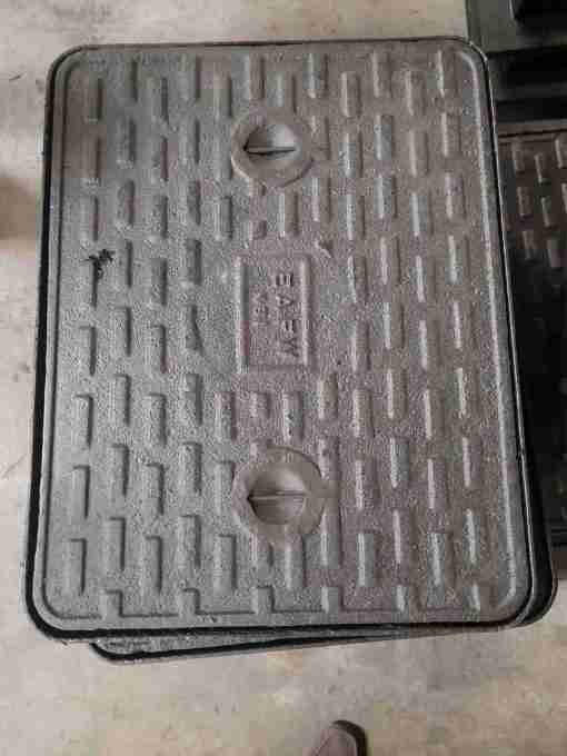 Trade Grade 24" x 18" Cast Iron Manhole Cover, Medium Duty Trade Grade 24" x 18" Cast Iron Manhole Cover, Medium Duty