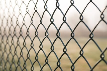 Zeka 14-Gauge Galvanized Chain Link Fence, 6ft x 18m, Triple Twisted