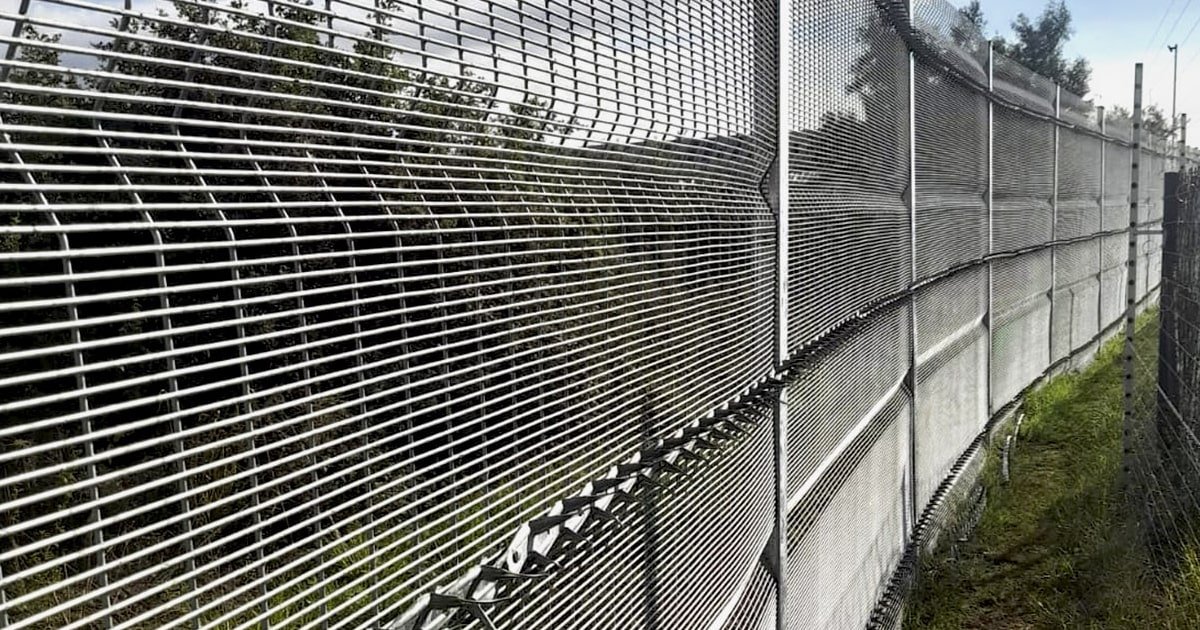 High-Security Ant-Climb Clear View Fence, 2.4m x 3.0m, 3mm Wire High-Security Ant-Climb Clear View Fence, 2.4m x 3.0m, 3mm Wire