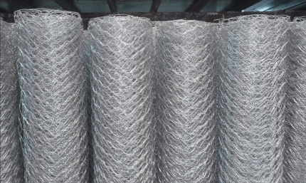 Zeka 16-Gauge Galvanized Chain Link Fence, 6ft x 18m Triple Twisted